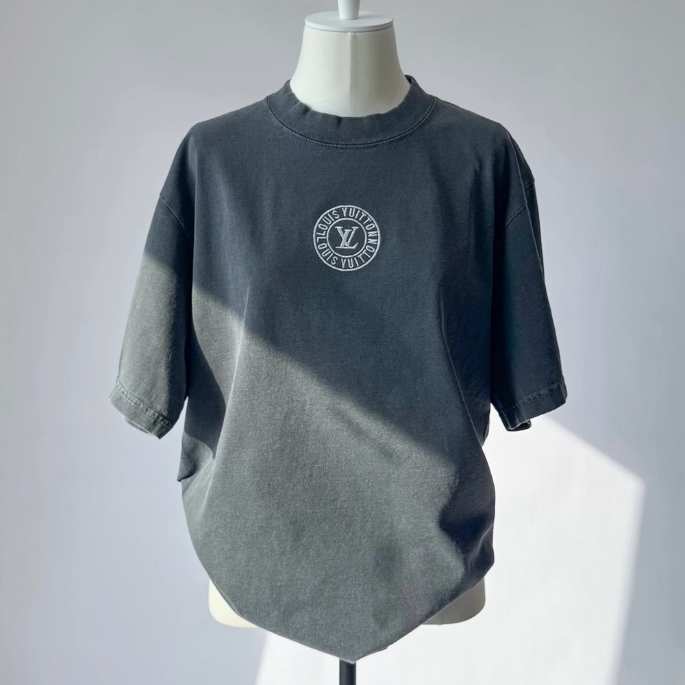 New Boutique LV Embroidered T-shirt